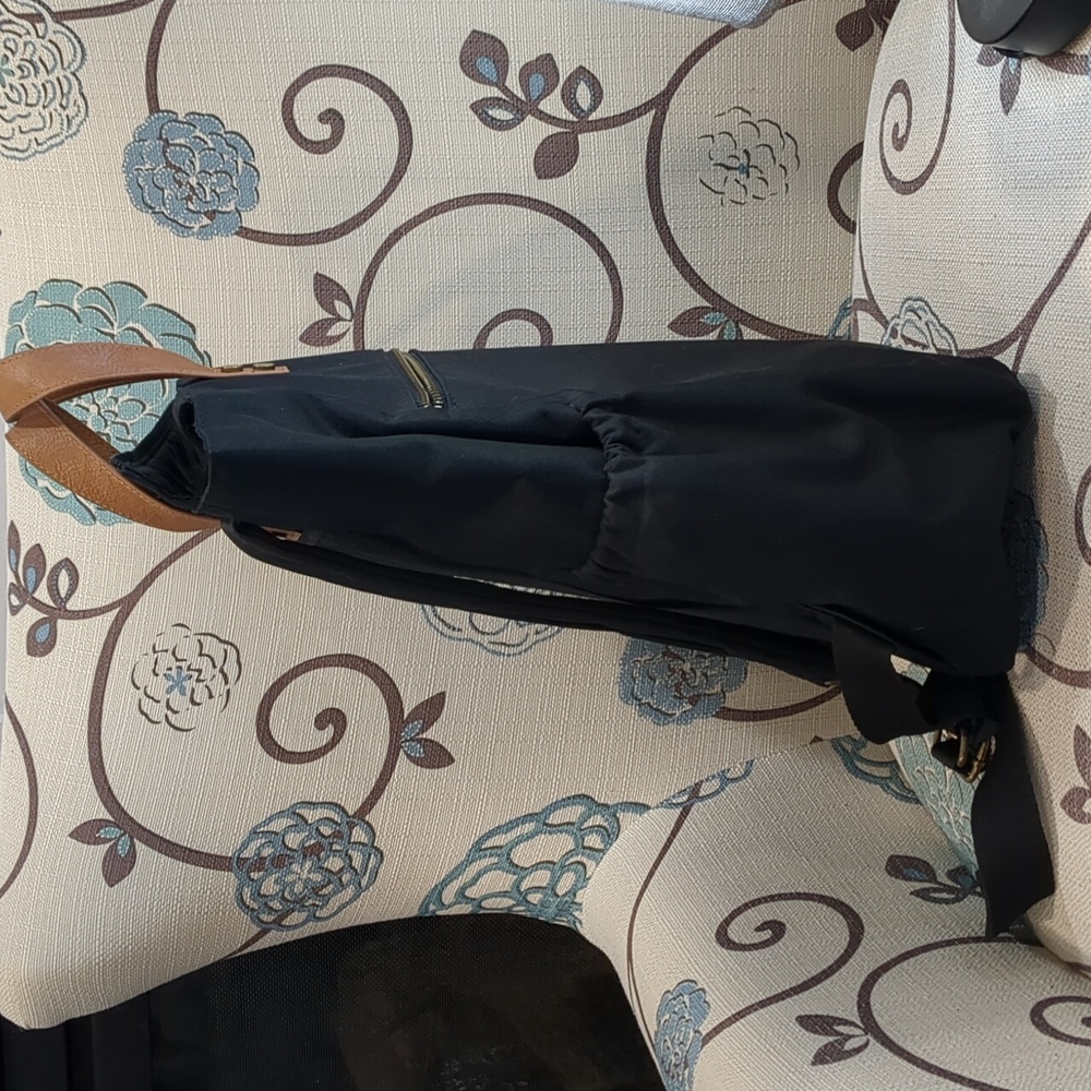 🐿️🐿️Thirty-one Black Backpack With Brown Leather Accents - Picture 6 of 6